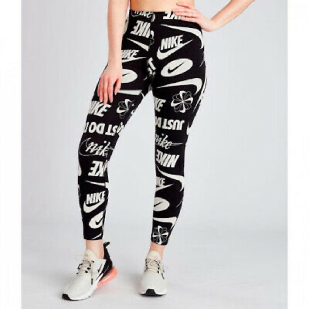 SUPER CUTE AND SOFT NIKE JUST DO IT BLACK AND CREAM LEGGINGS SIZE SMALL